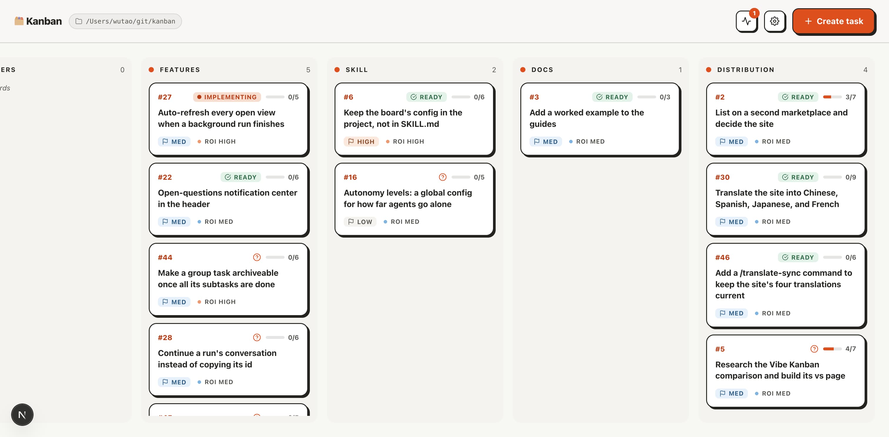 El tablero web local de ai4kanban, con columnas Blockers, UI, Skill, Docs y Distribution llenas de tarjetas Markdown, sus #id, insignias de prioridad y ROI, y barras de progreso de subtareas.